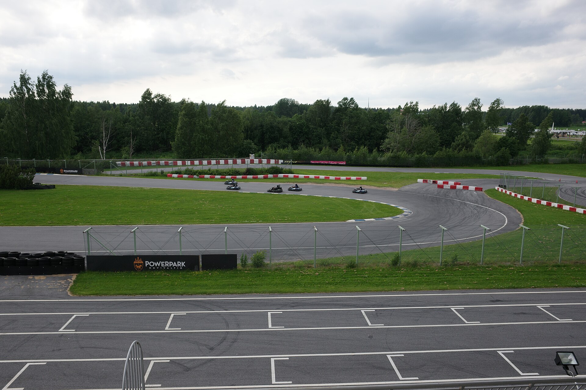 Go-karts on a circuit seen from above